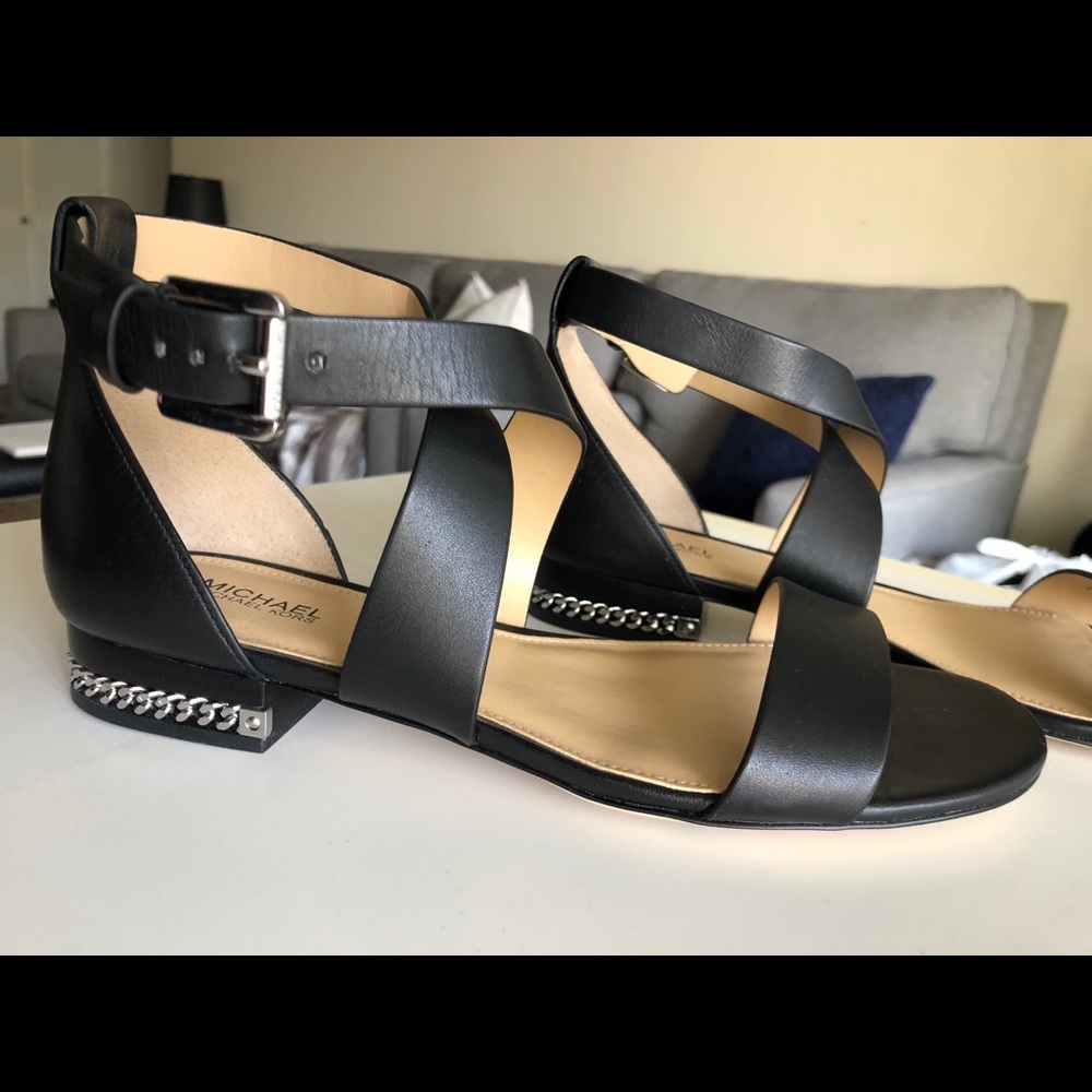 MK STRAPPY SANDAL. BLACK SZ 7